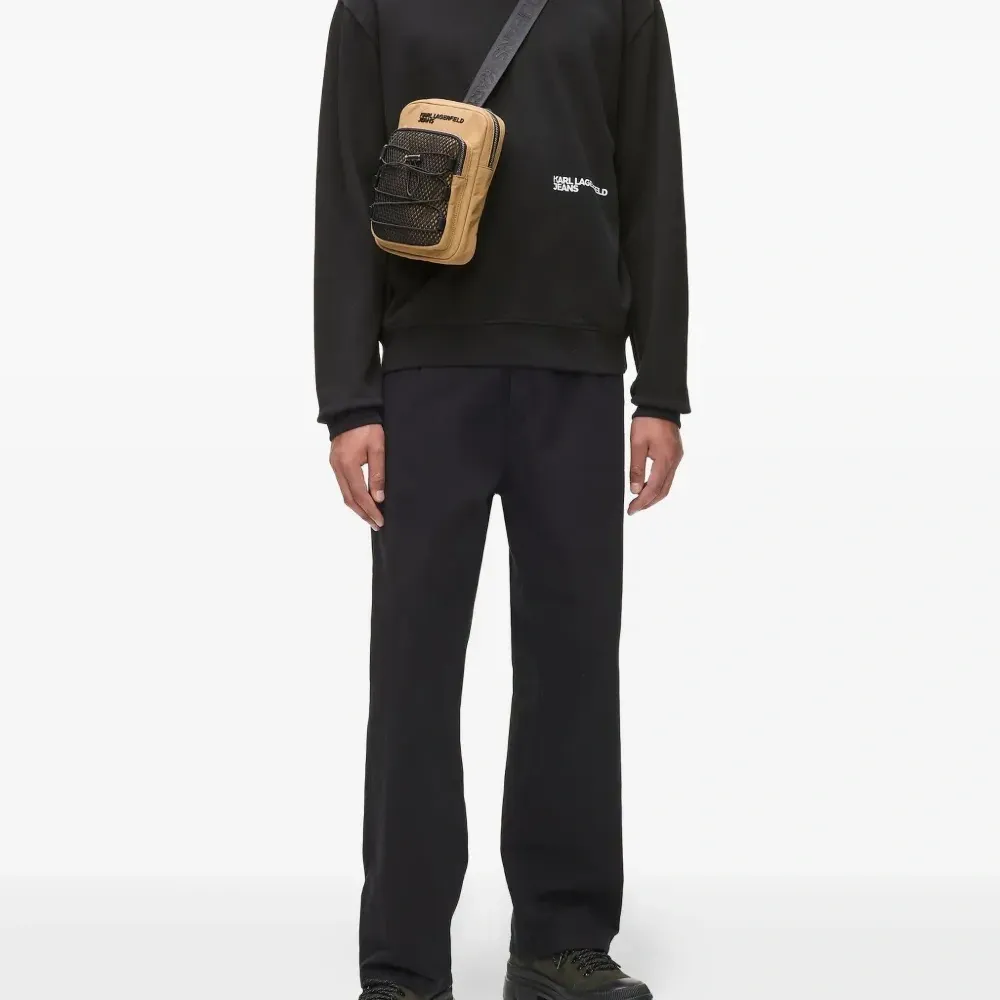 Толстовка с круглым вырезом