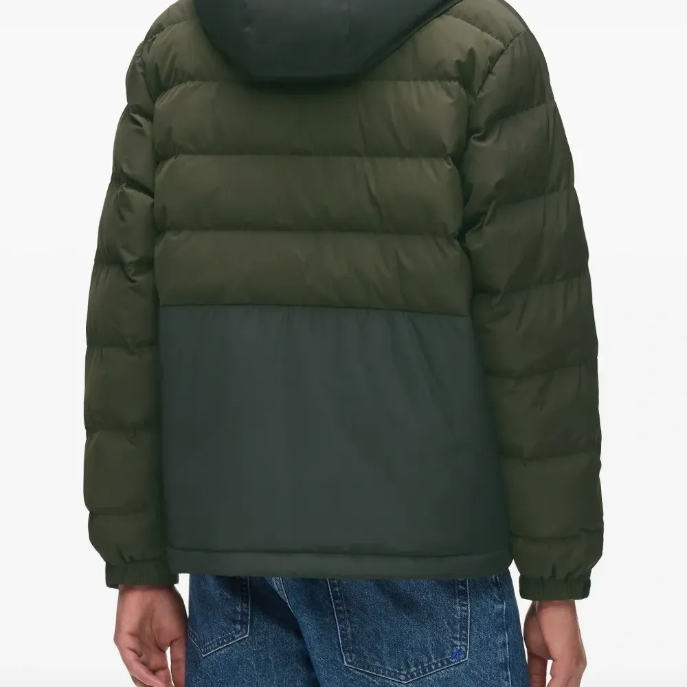 Пуховик с капюшоном и вставками Пуховик с капюшоном и вставками