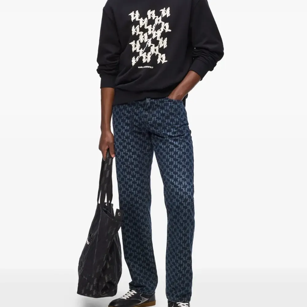 Толстовка с монограммой