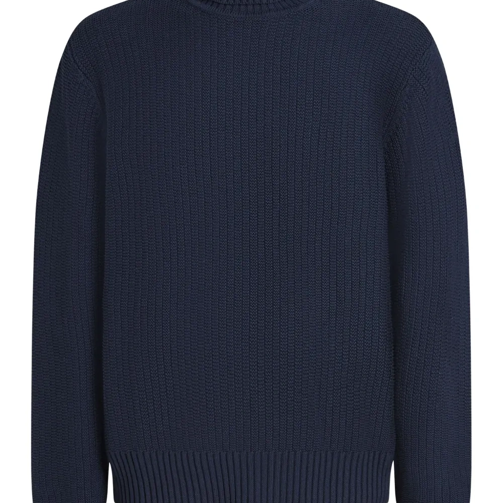 Свитер с высоким воротником