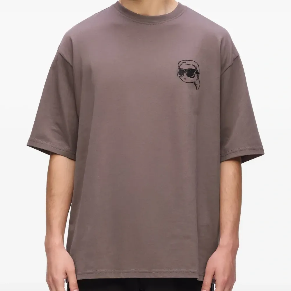 Футболка с вышитым логотипом