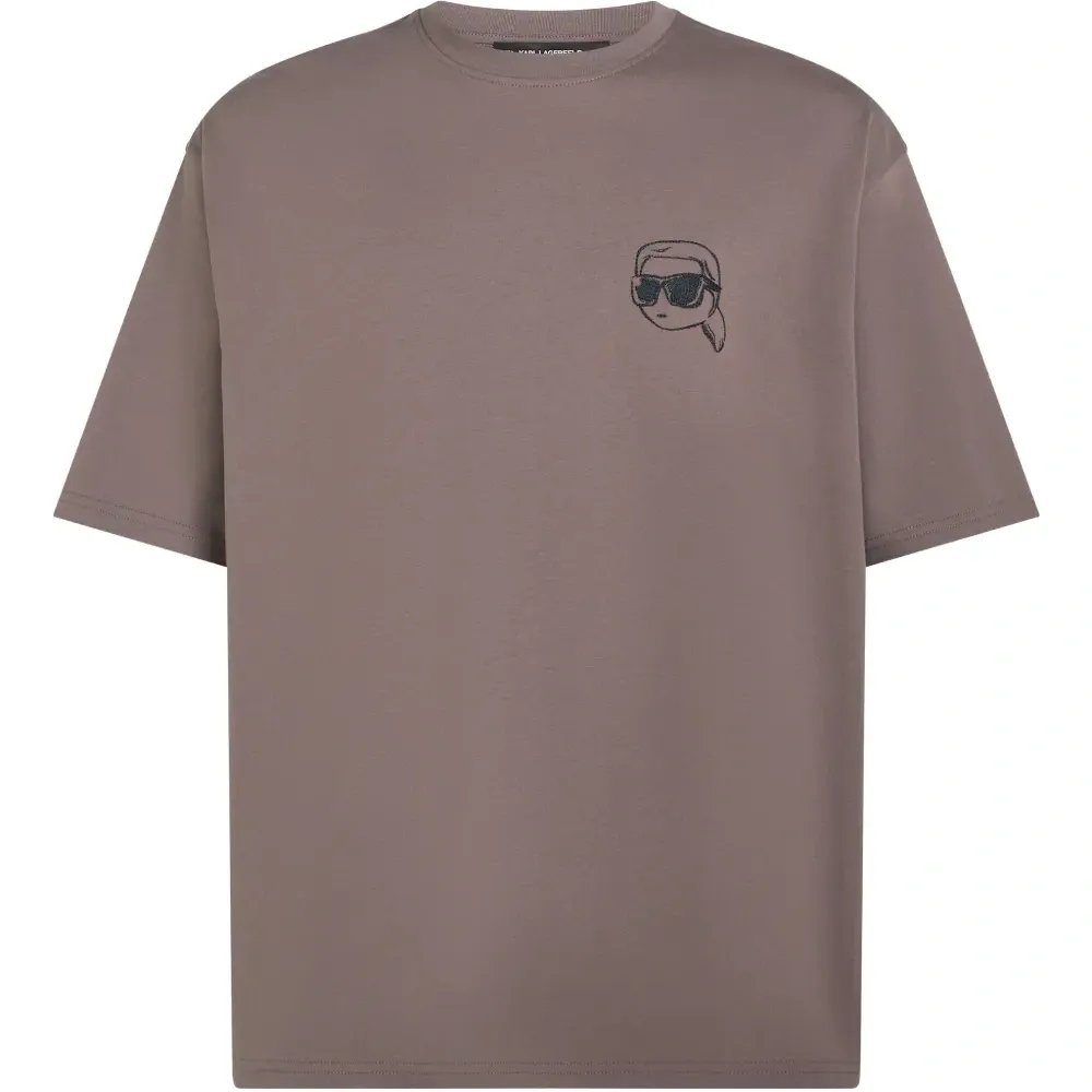 Футболка с вышитым логотипом