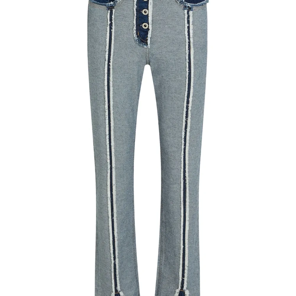 Прямые джинсы с завышенной талией