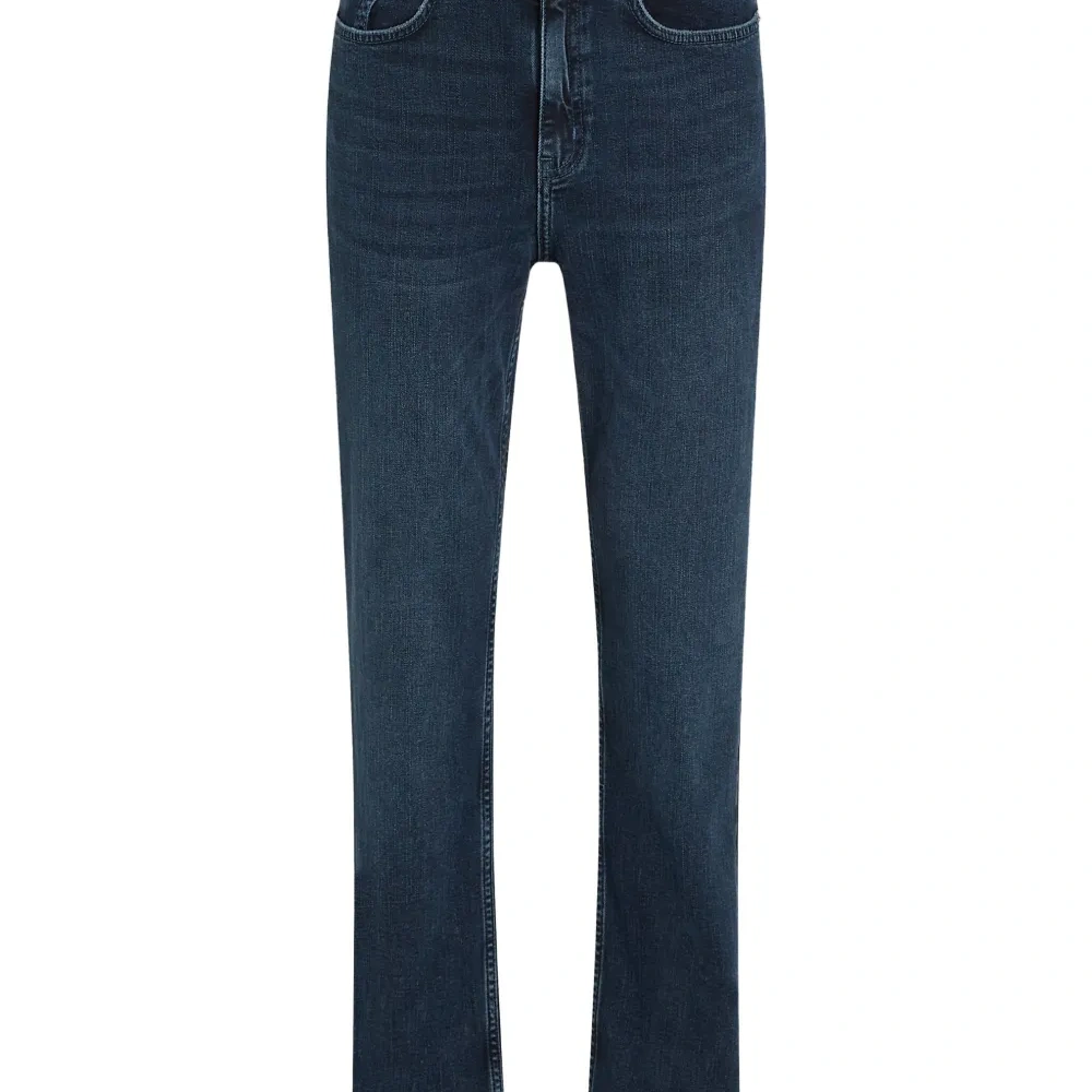 Прямые джинсы с завышенной талией