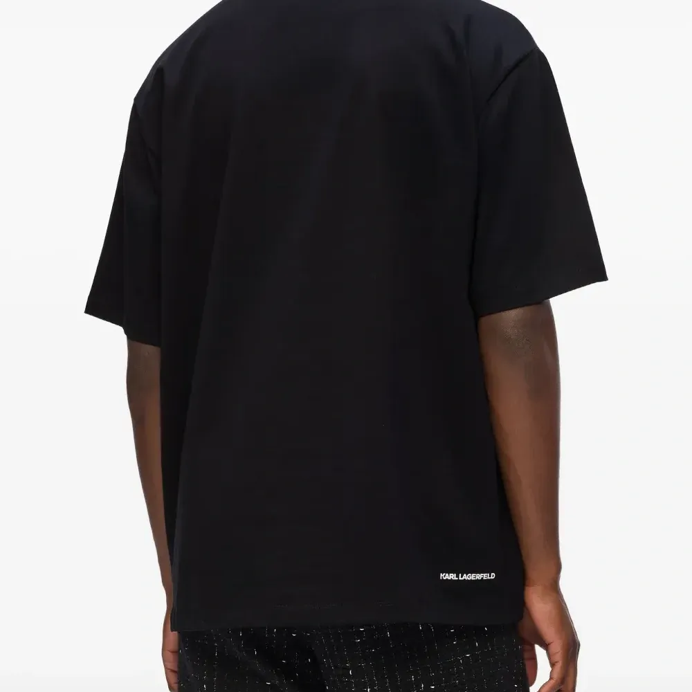 Футболка с графичным принтом