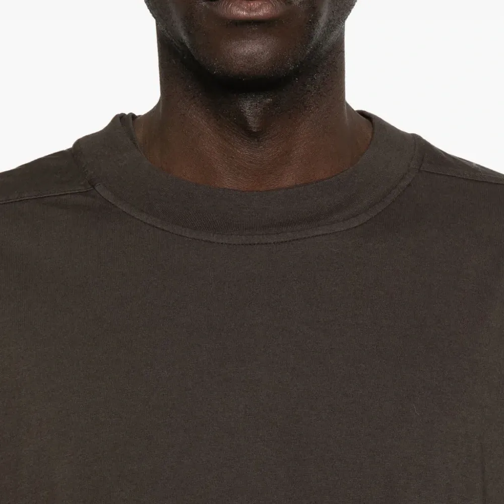 Футболка с длинными рукавами и эффектом многослойности