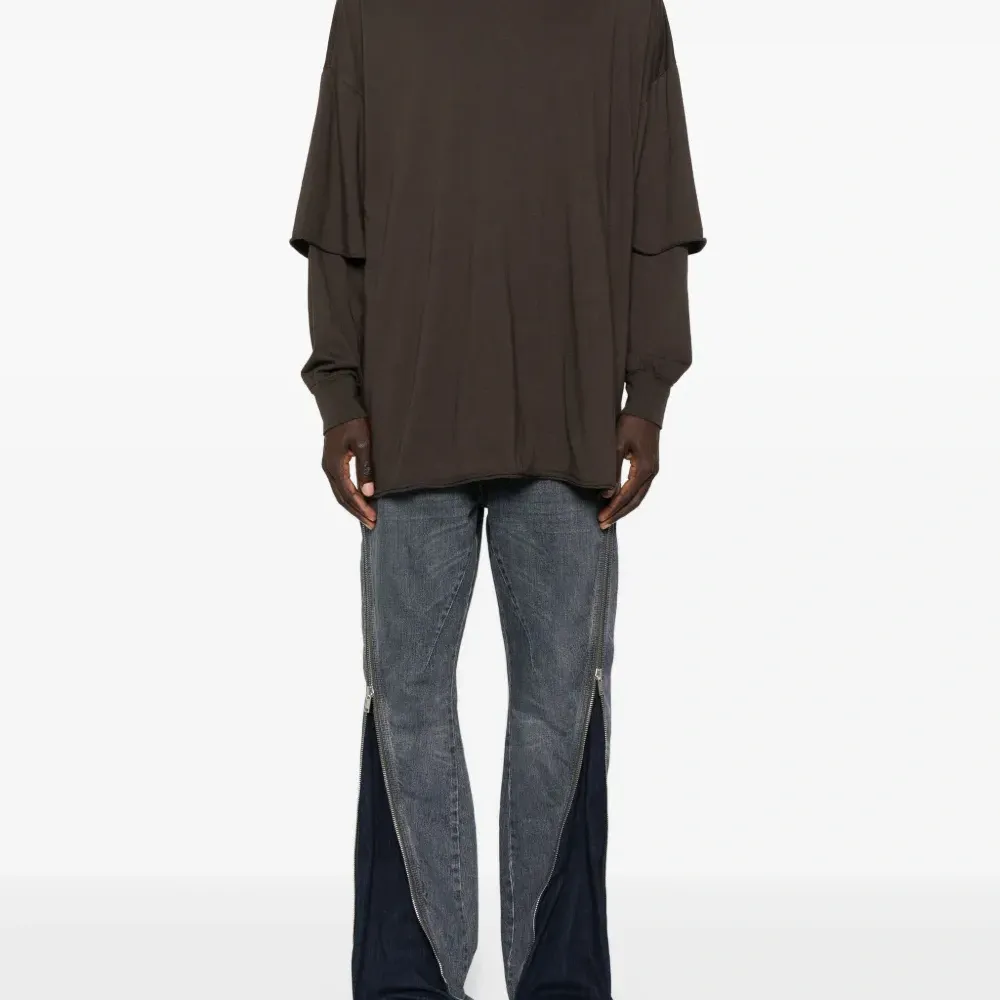 Футболка с длинными рукавами и эффектом многослойности