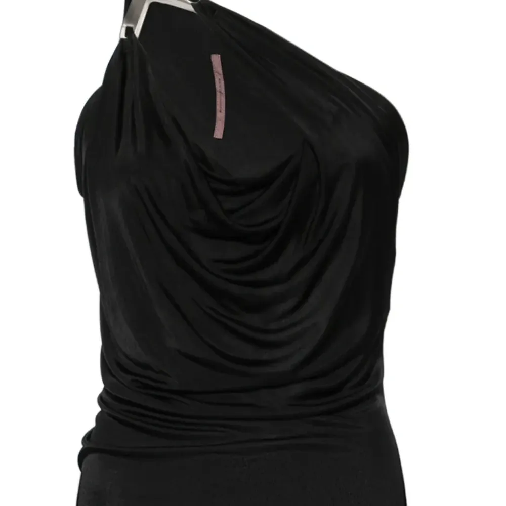 Платье на одно плечо