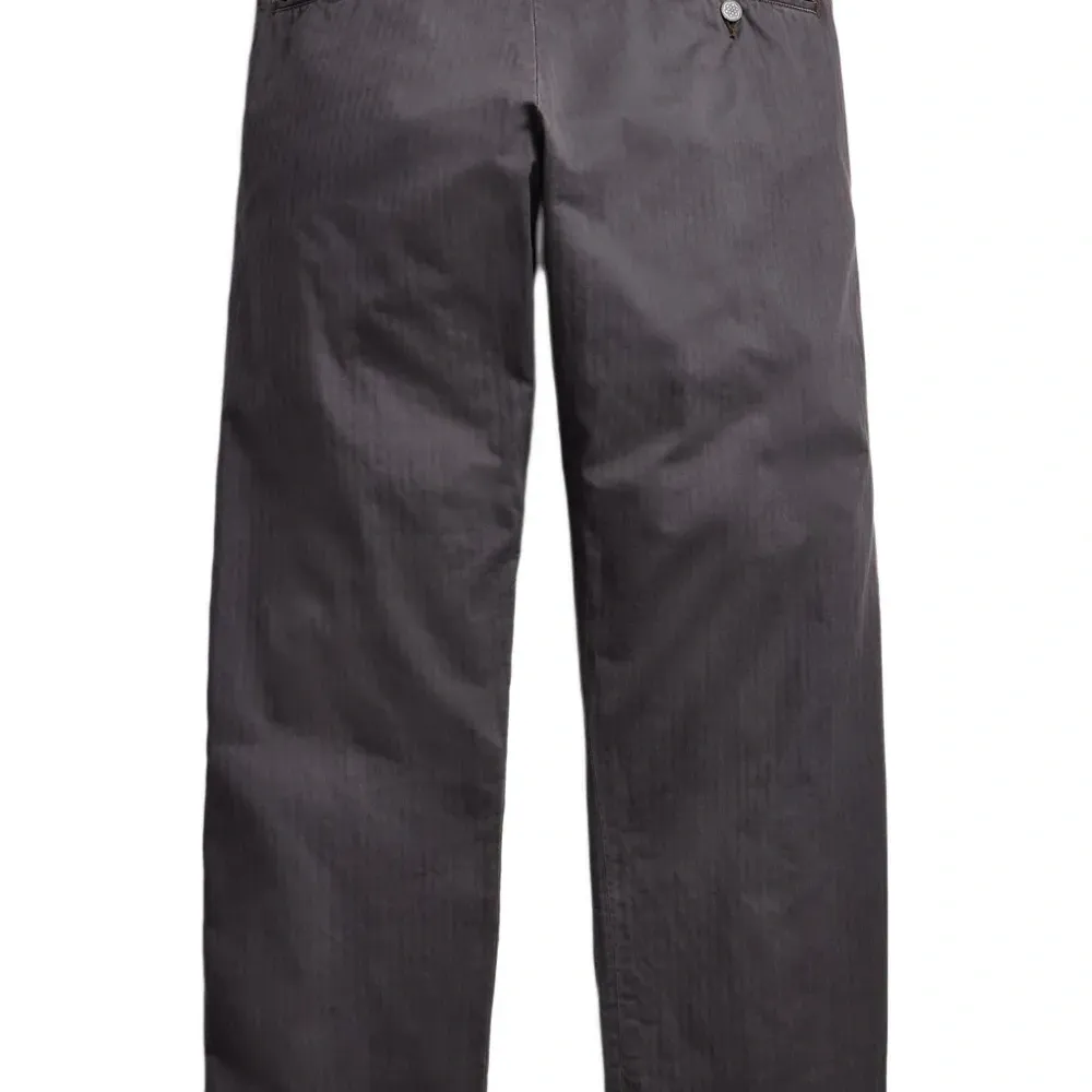 Брюки в тонкую полоску