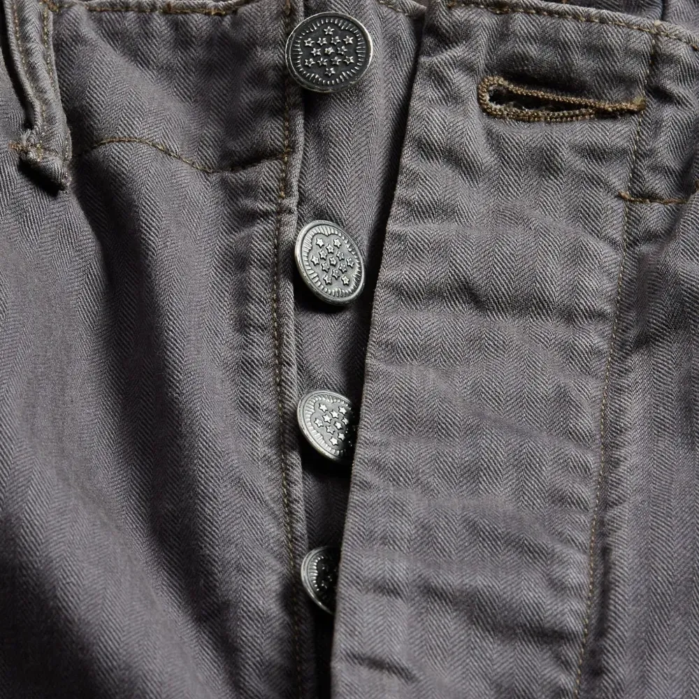 Брюки в тонкую полоску