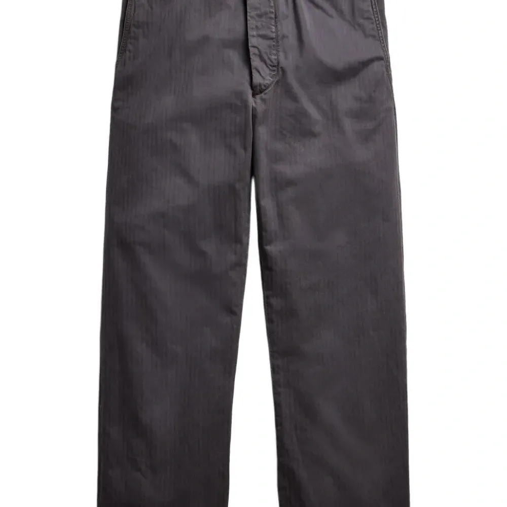 Брюки в тонкую полоску