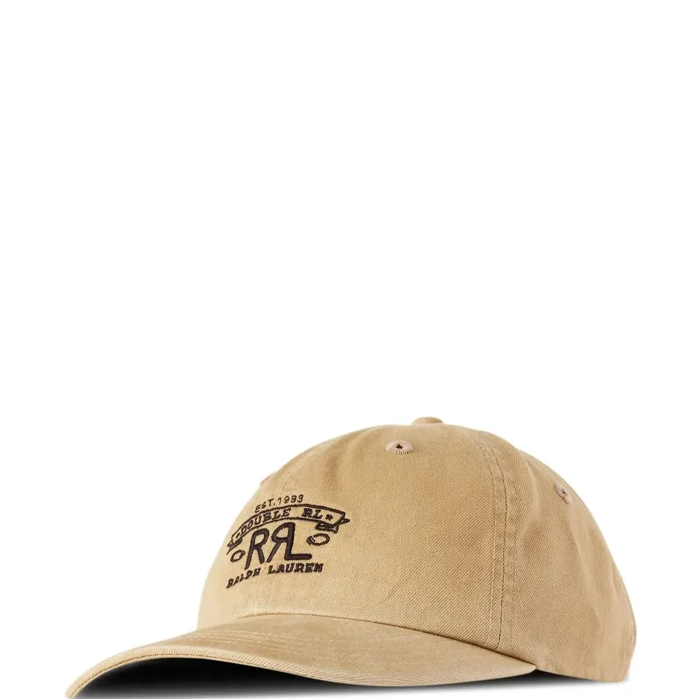 бейсболка с вышитым логотипом