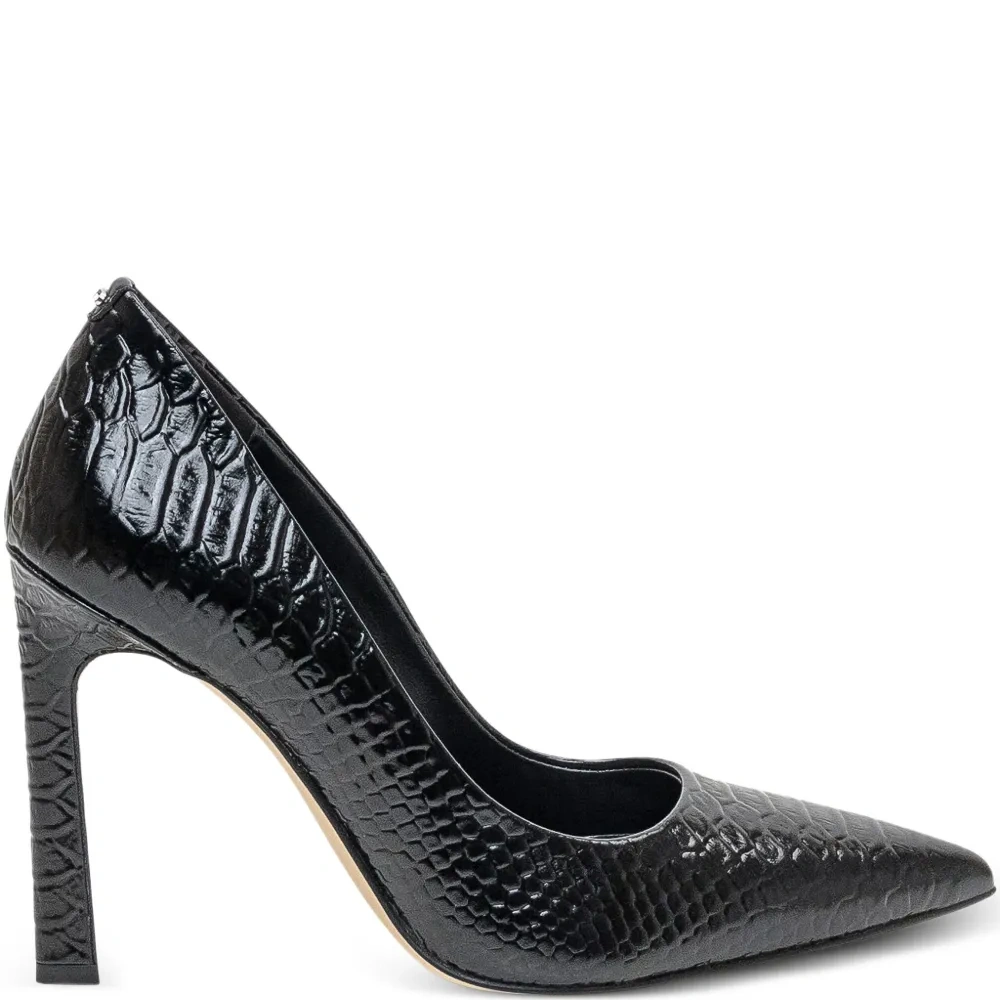 Туфли с заостренным носком