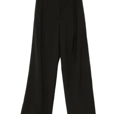 брюки строгого кроя со складками