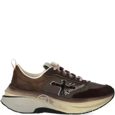 Кеды с нашивками на шнуровке