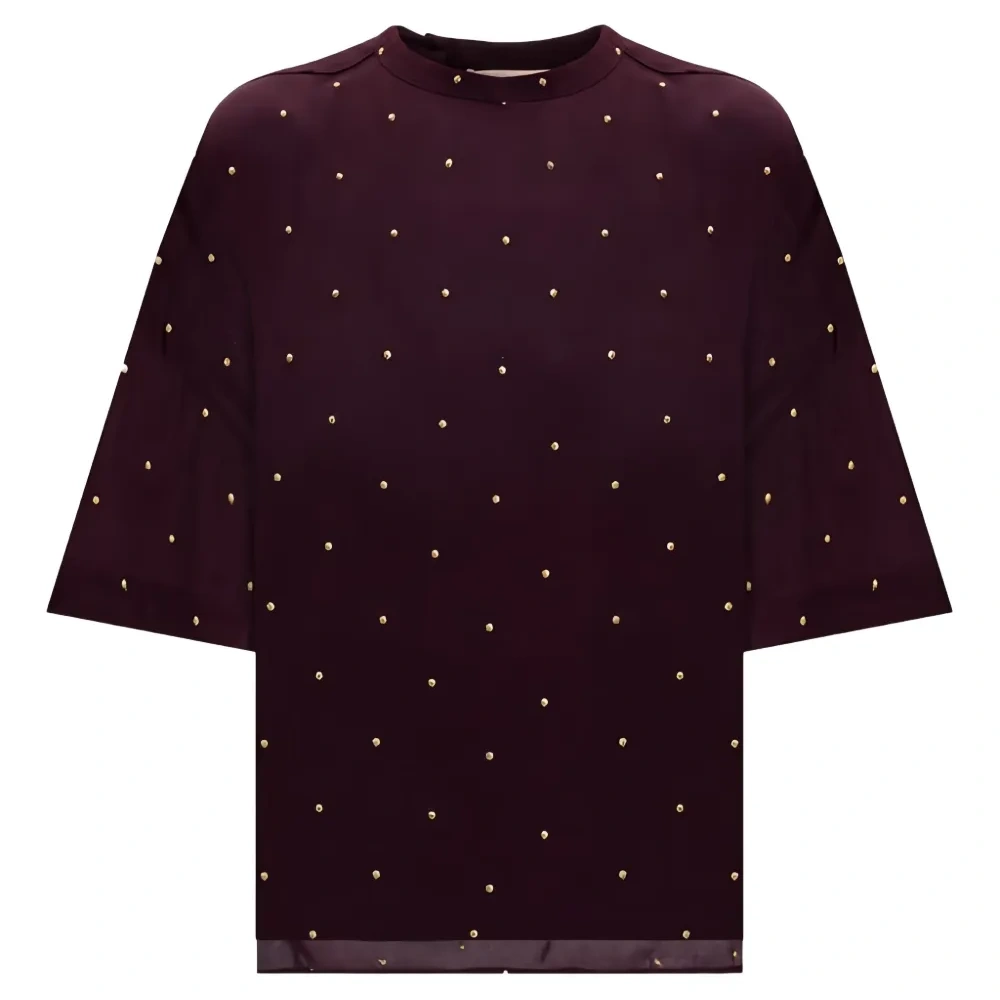 Футболка с заклепками