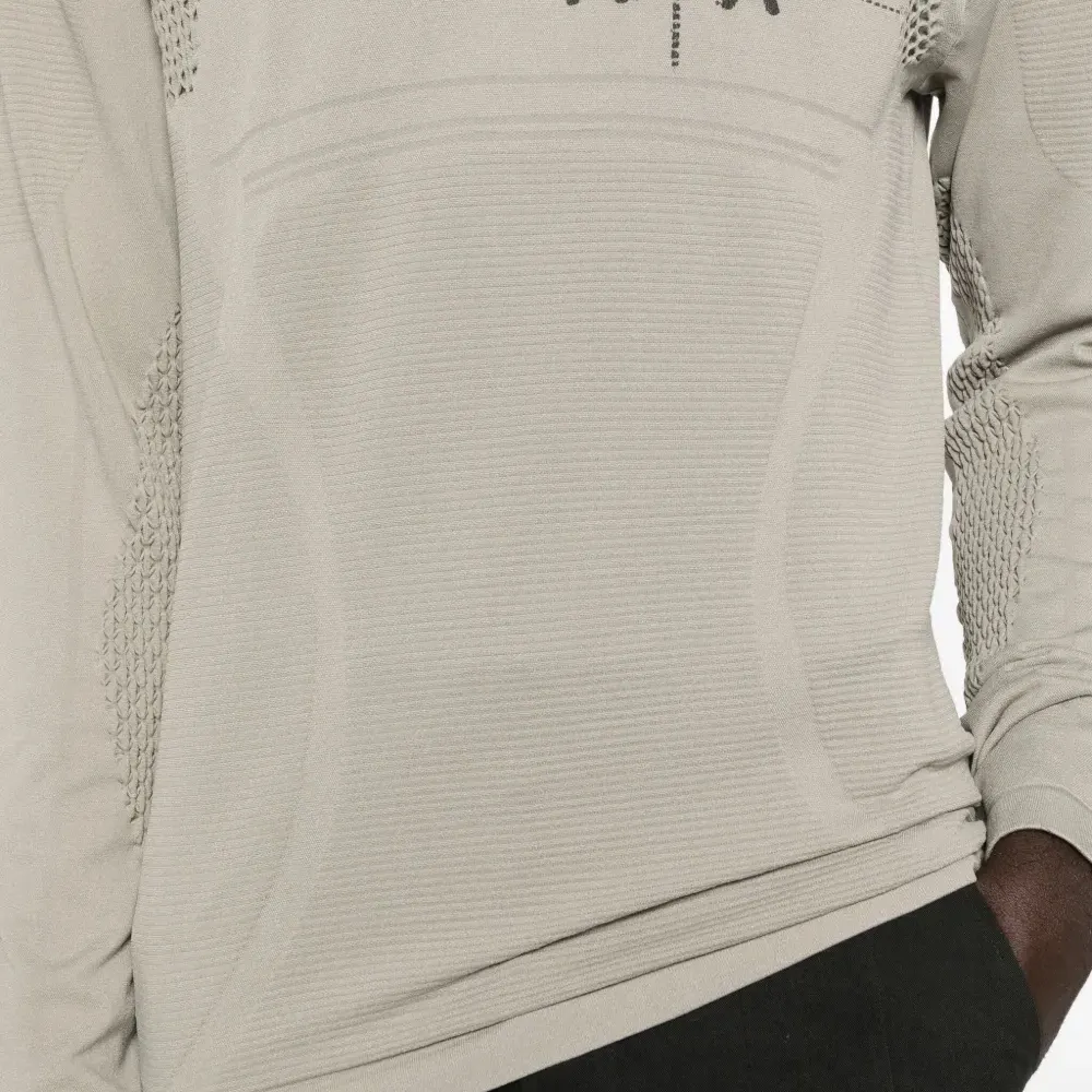 Футболка с длинными рукавами