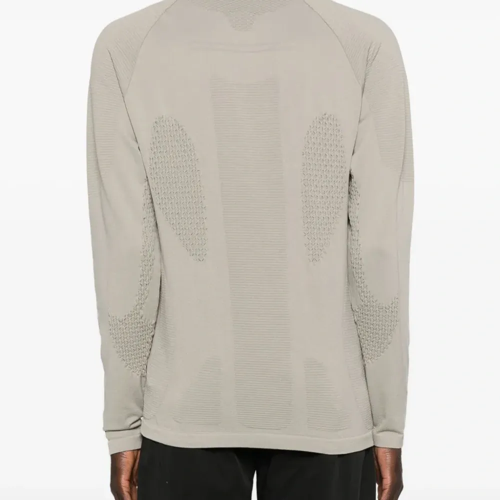 Футболка с длинными рукавами