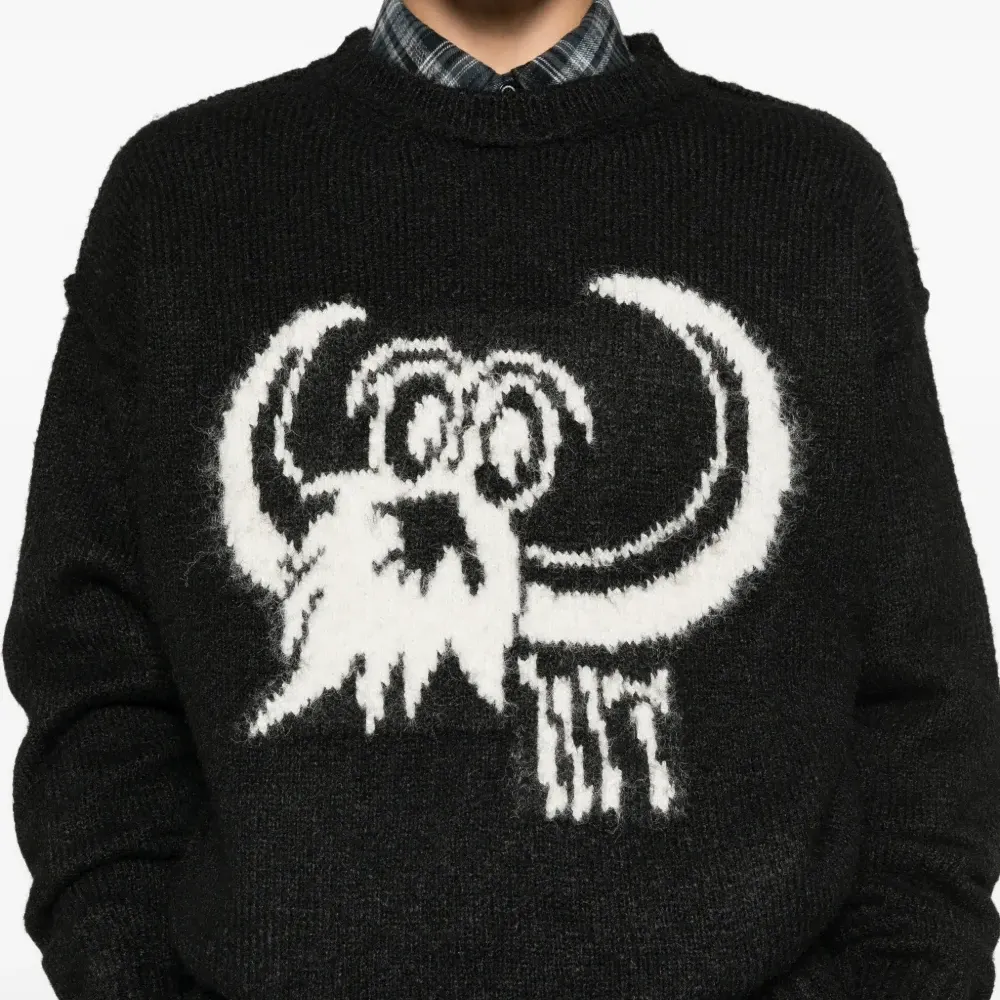 Графический свитер с круглым вырезом