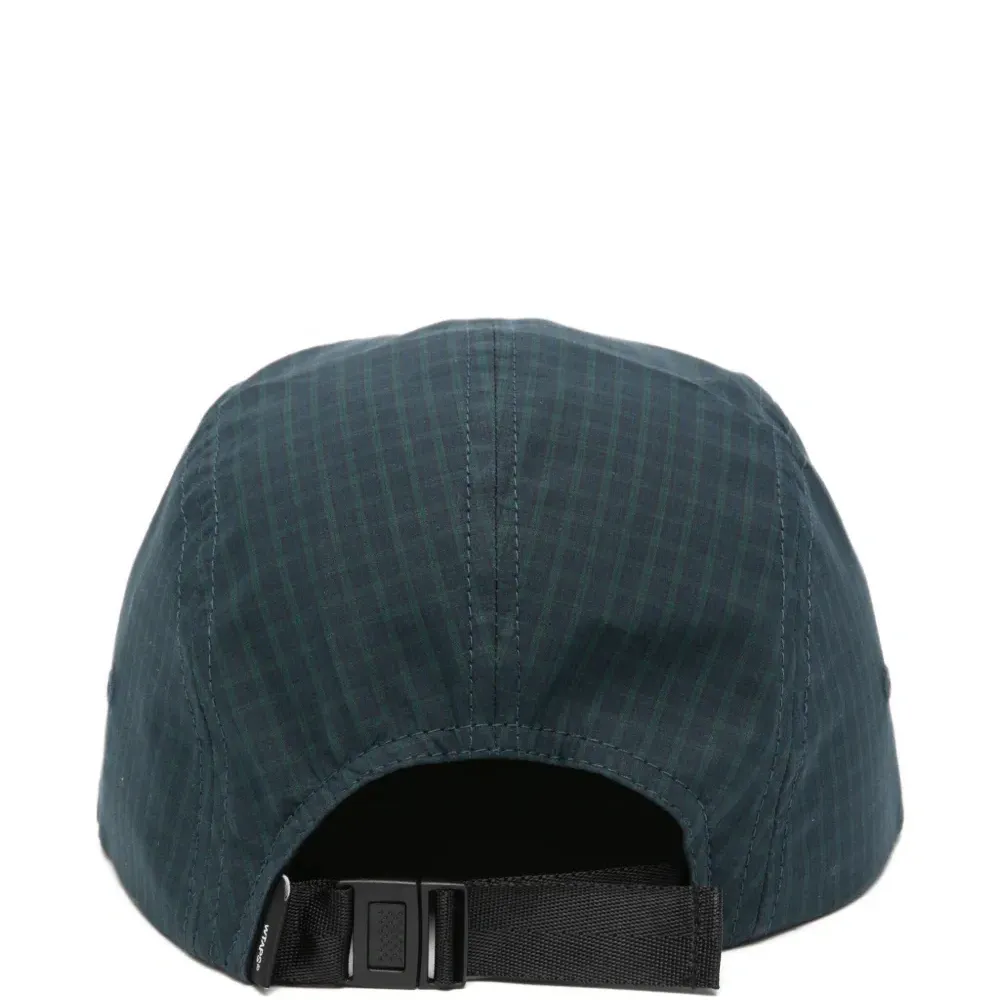 Кепка с вышитым логотипом