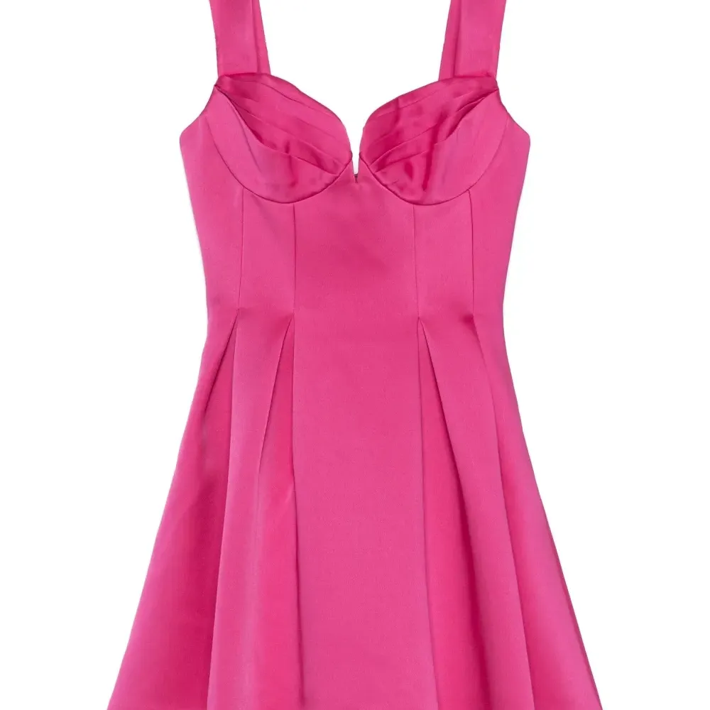 платье мини с вырезом в форме сердца