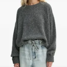 Свитер с круглым вырезом