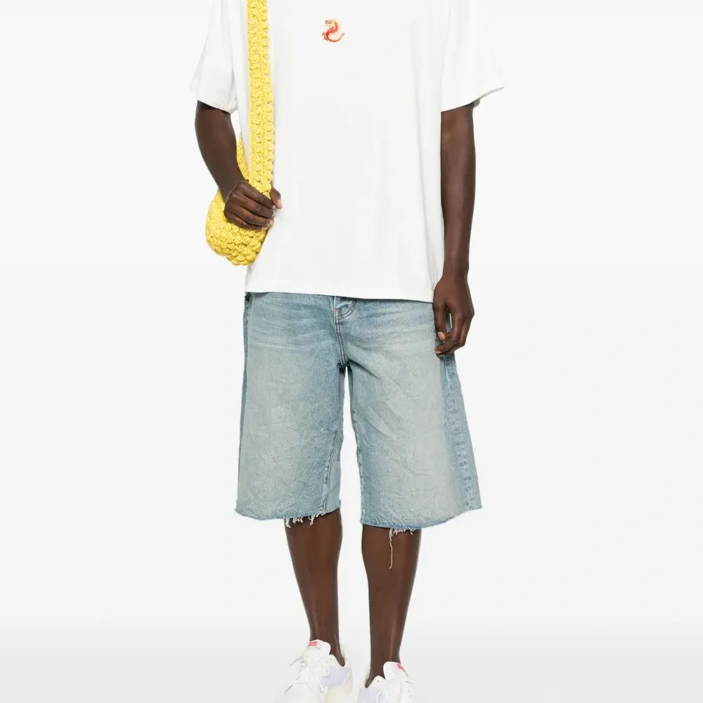 Футболка с вышивкой