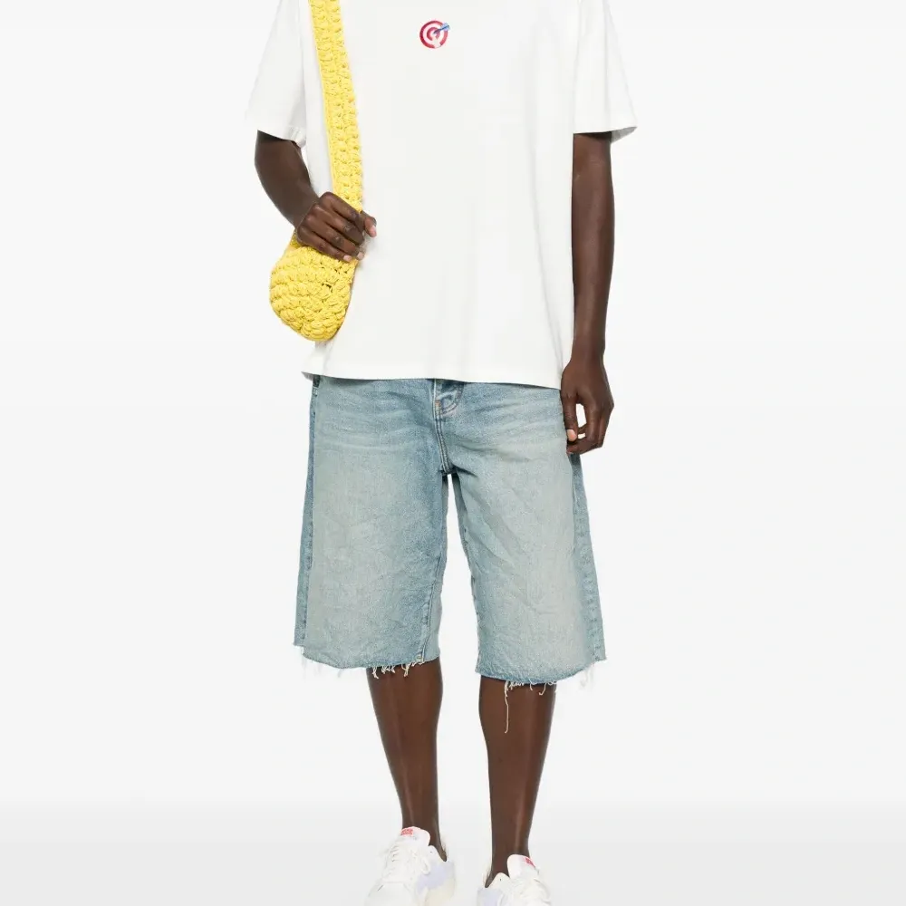 Футболка с вышивкой