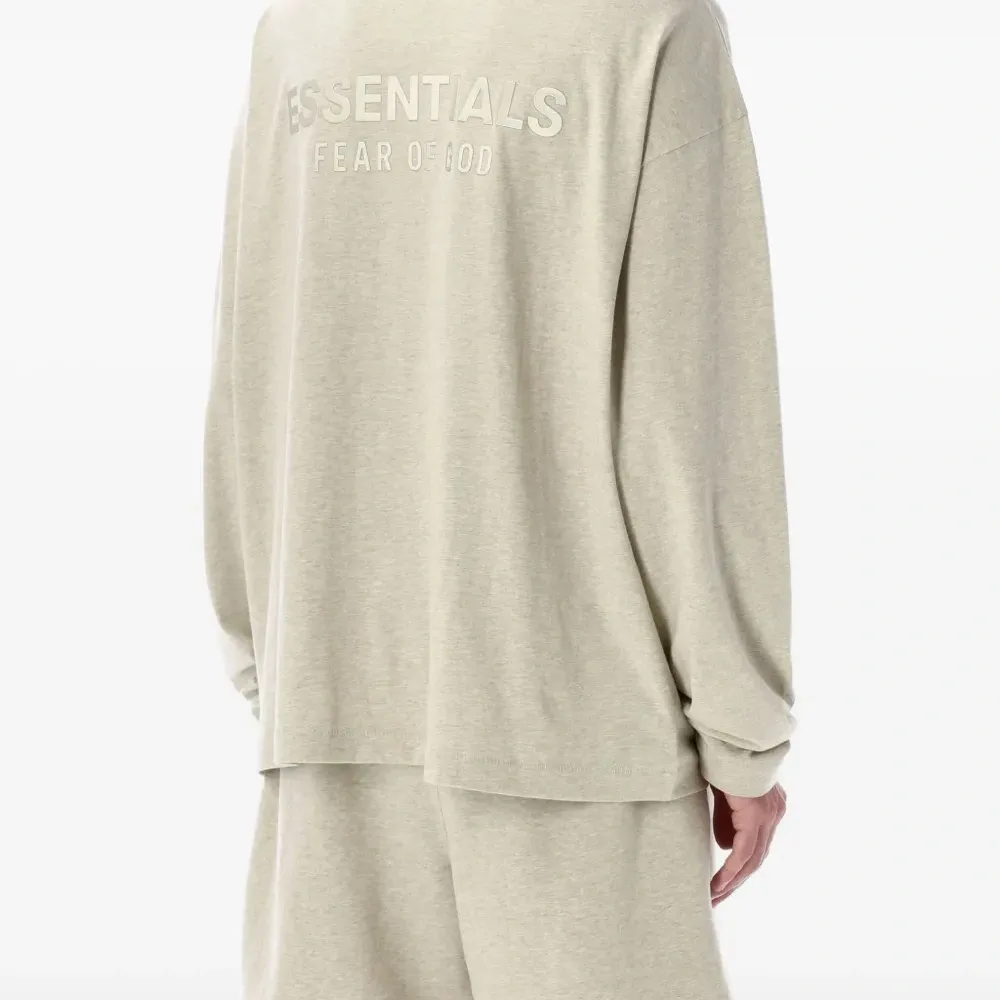 футболка с длинными рукавами