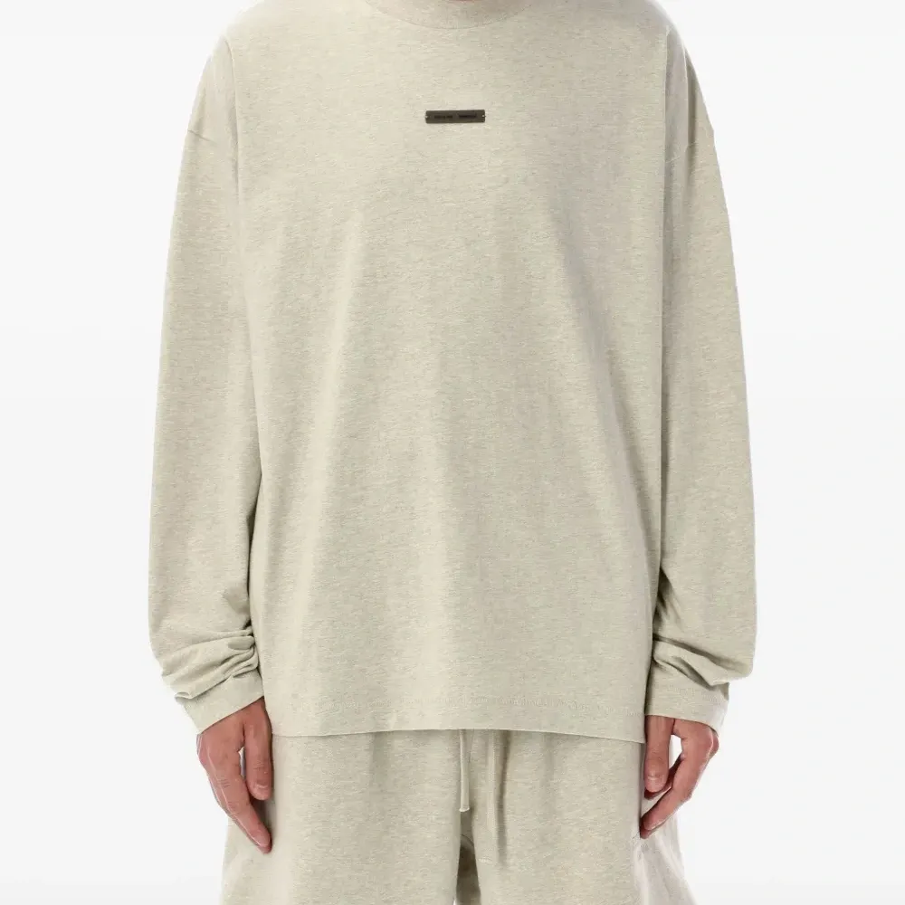 футболка с длинными рукавами