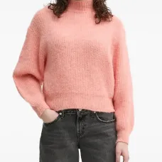 Свитер с высоким воротником и объемными рукавами