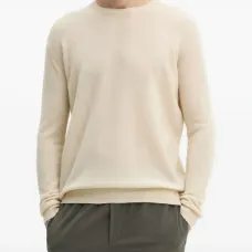 Свитер с круглым вырезом