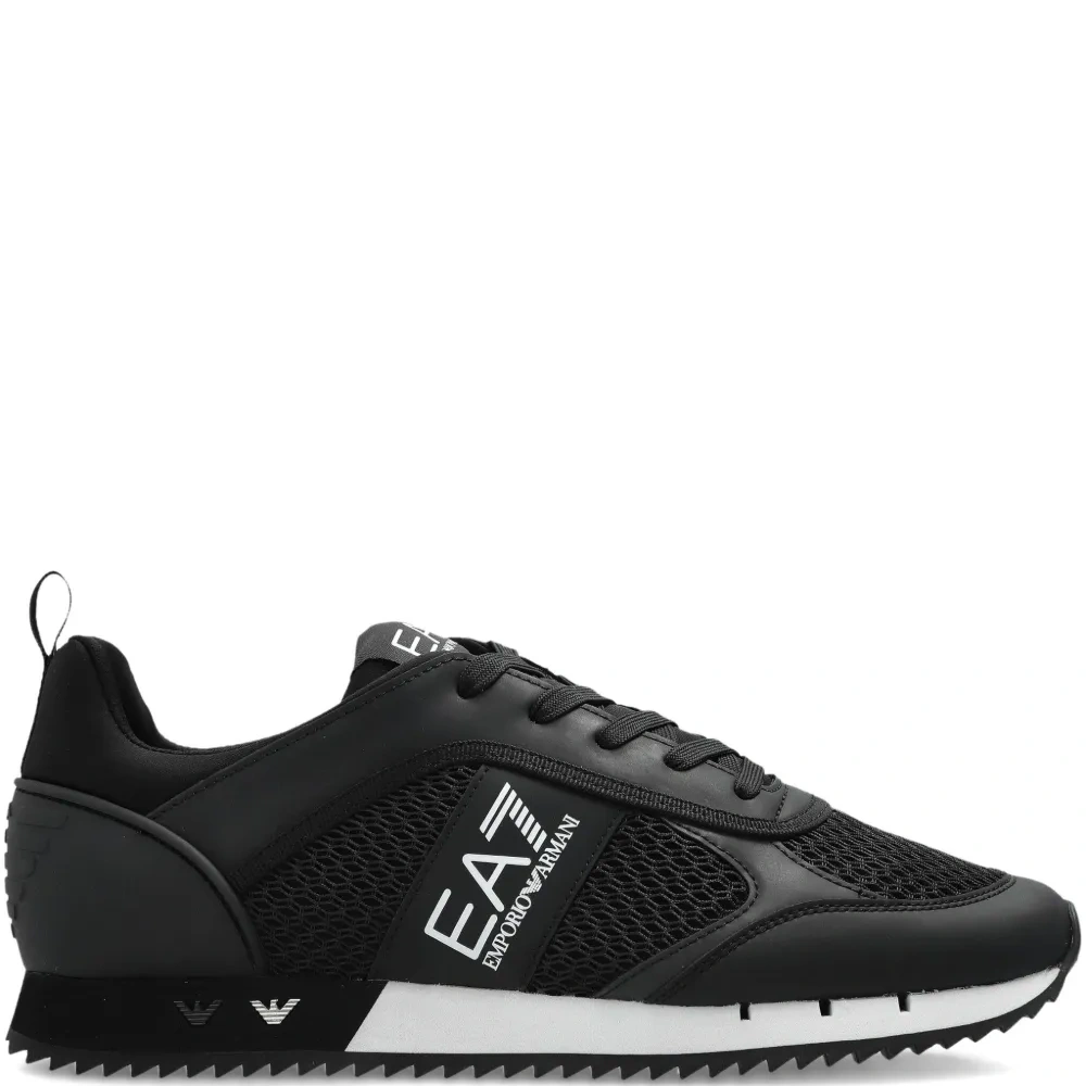 кроссовки с логотипом