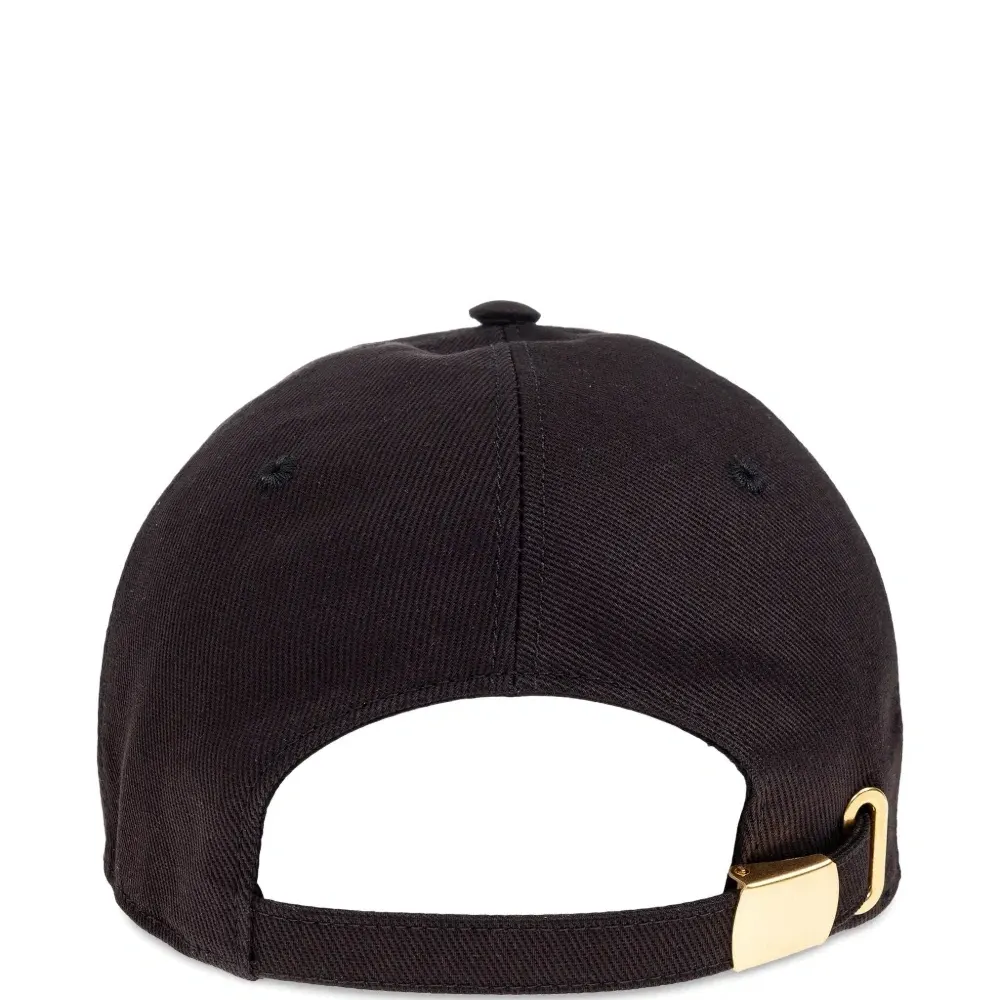 бейсболка с вышитым логотипом