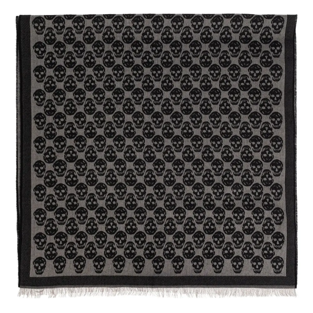 шарф с бахромой и узором Skull