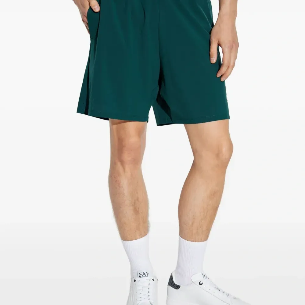 спортивные шорты с логотипом