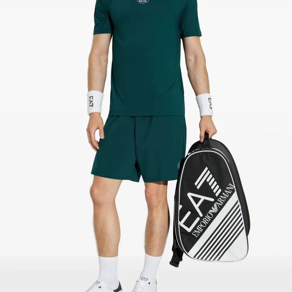 спортивные шорты с логотипом