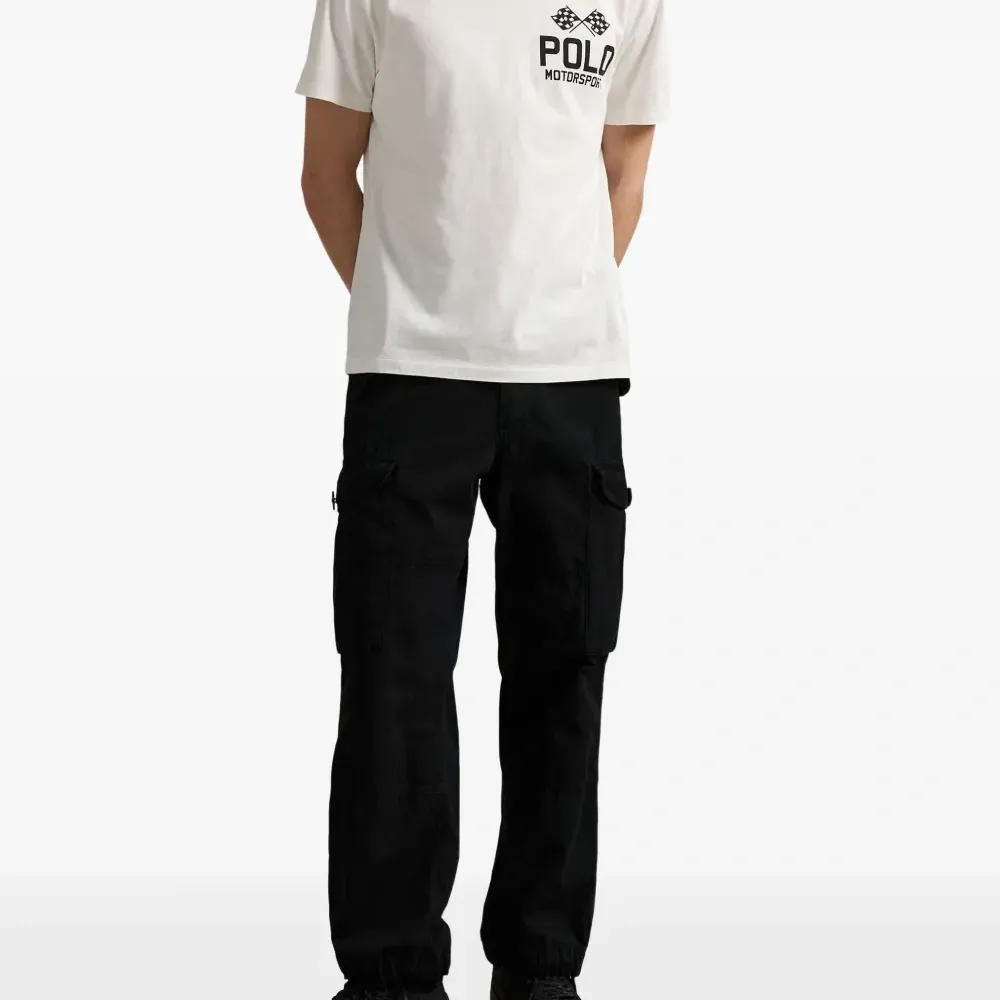 футболка с логотипом