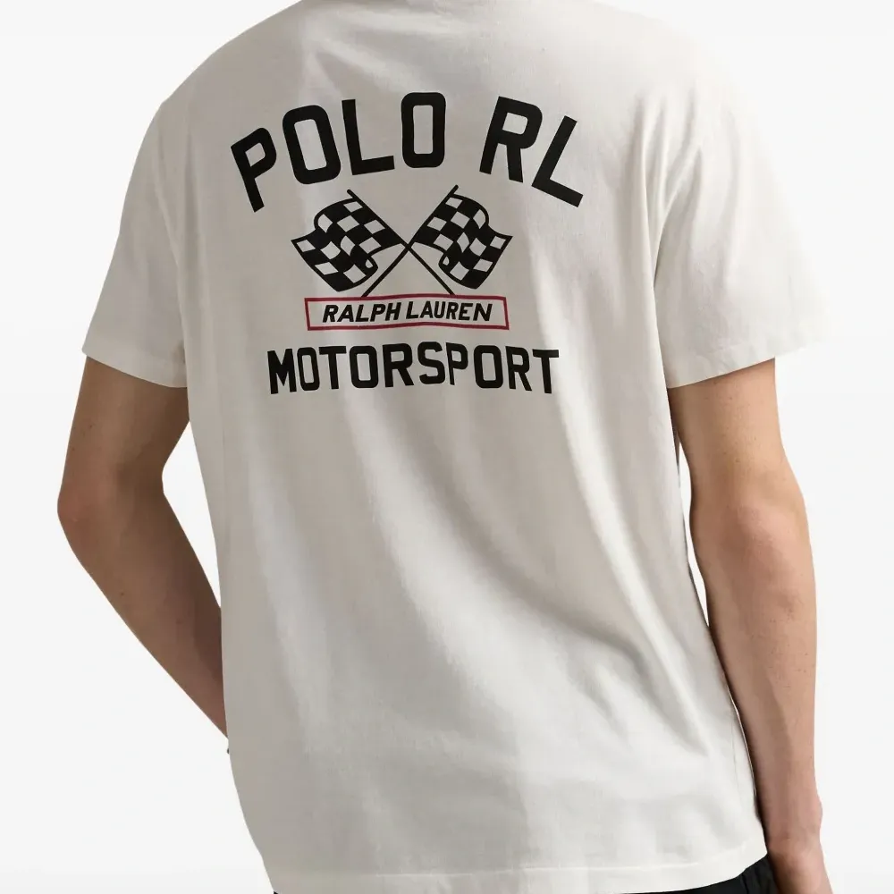 футболка с логотипом