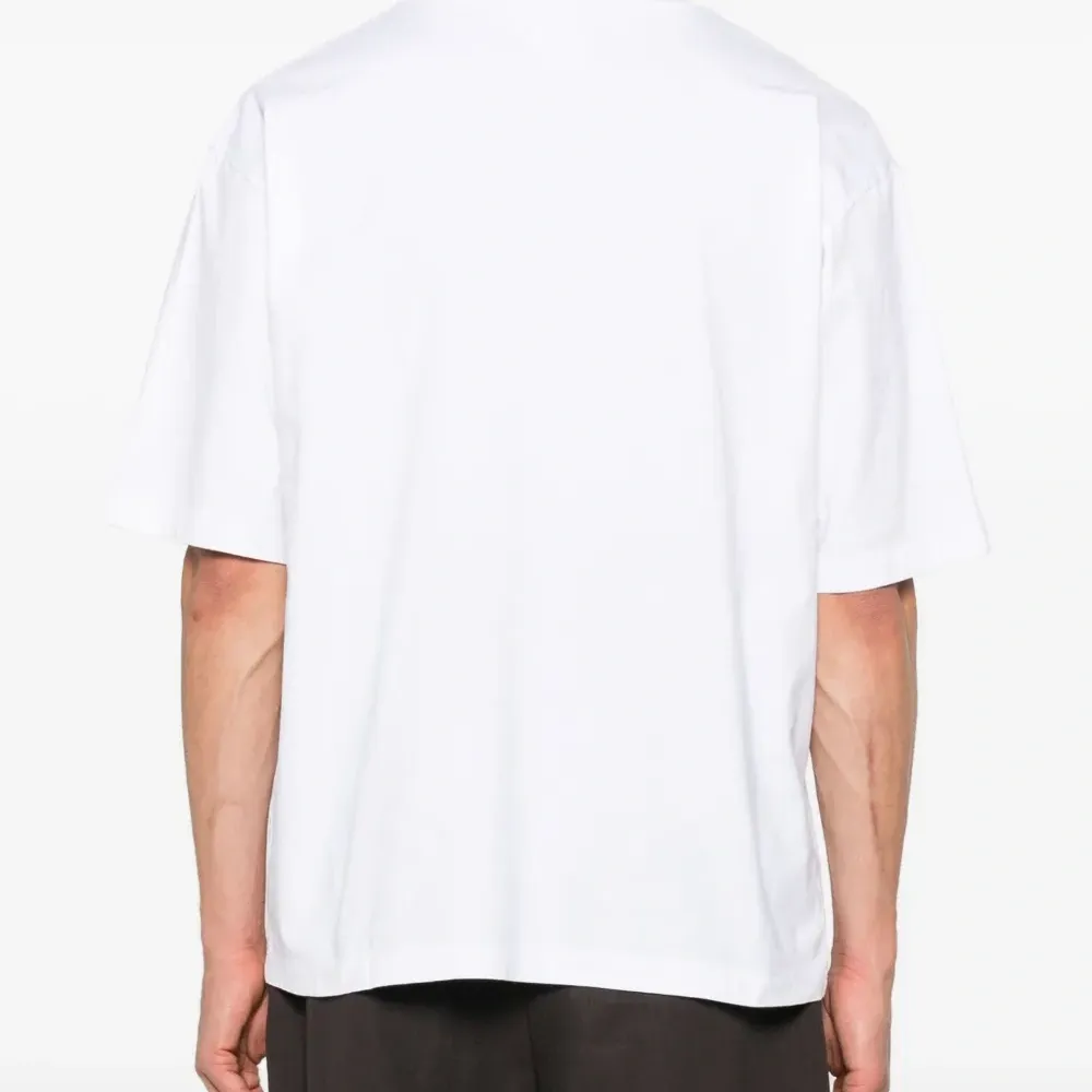 футболка с вышитым логотипом футболка с вышитым логотипом