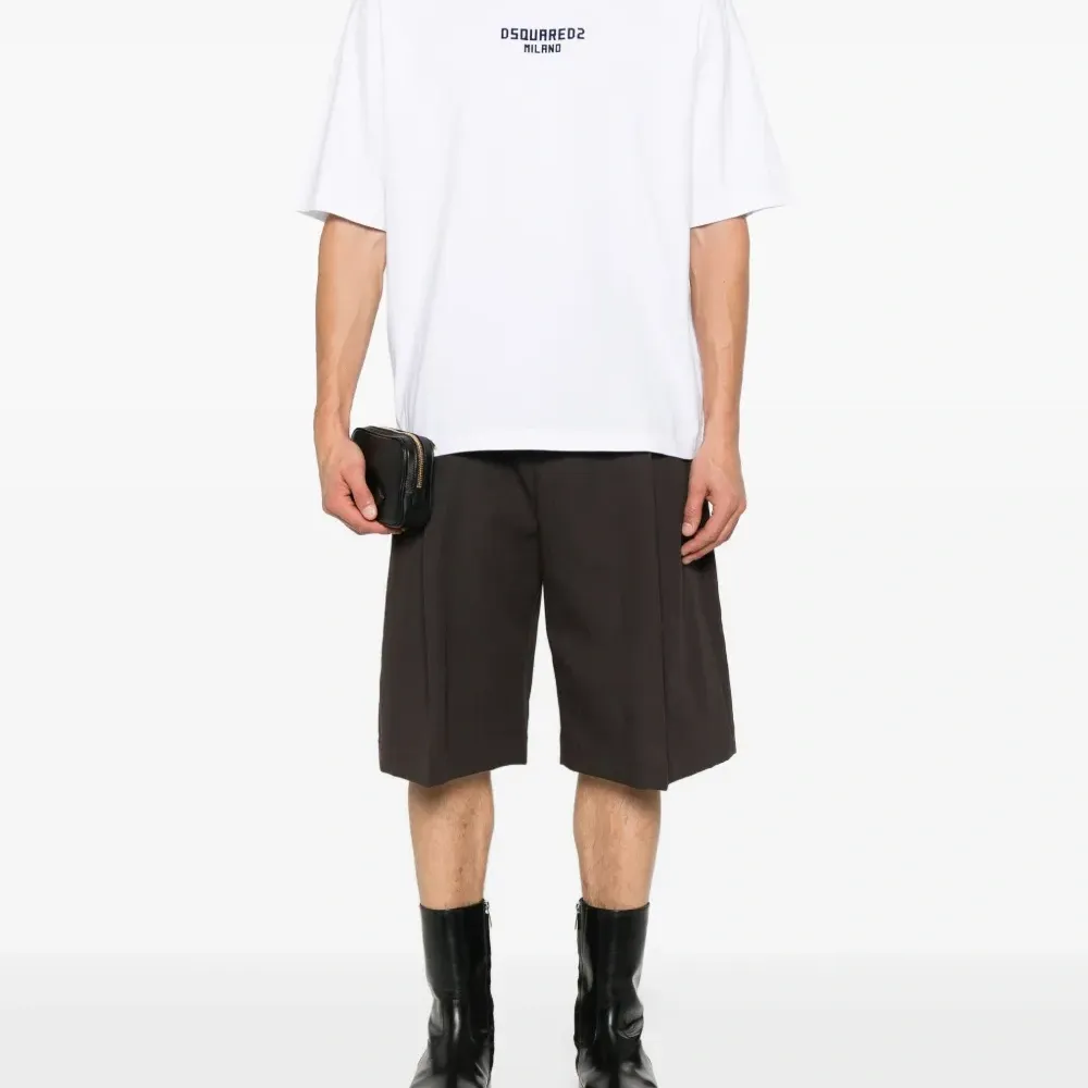 футболка с вышитым логотипом футболка с вышитым логотипом