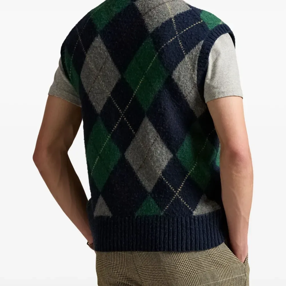 топ с узором аргайл