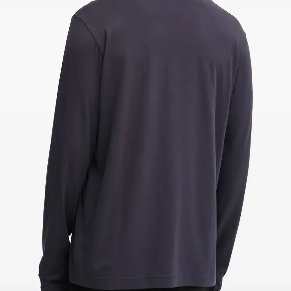 Футболка с длинными рукавами