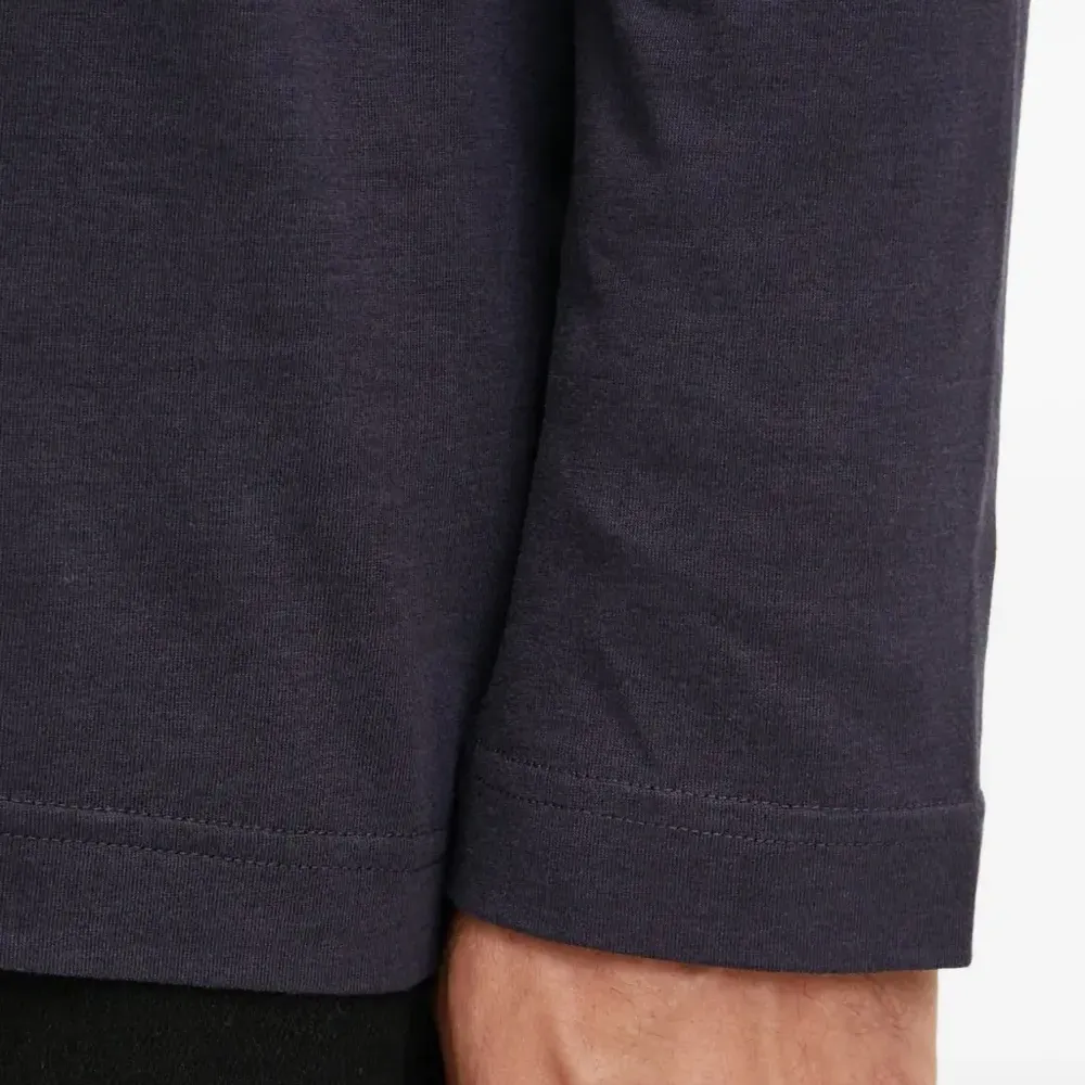 Футболка с длинными рукавами