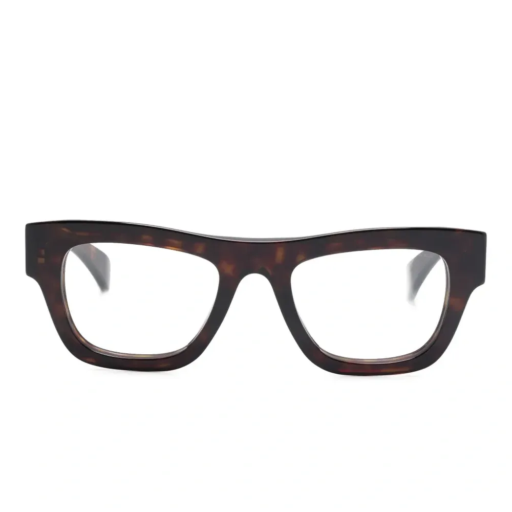 очки в геометричной оправе