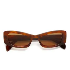 Солнцезащитные очки в прямоугольной оправе