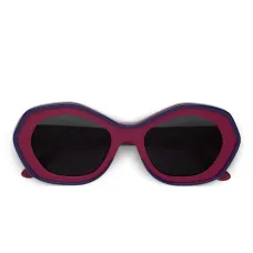 Солнцезащитные очки в геометричной оправе