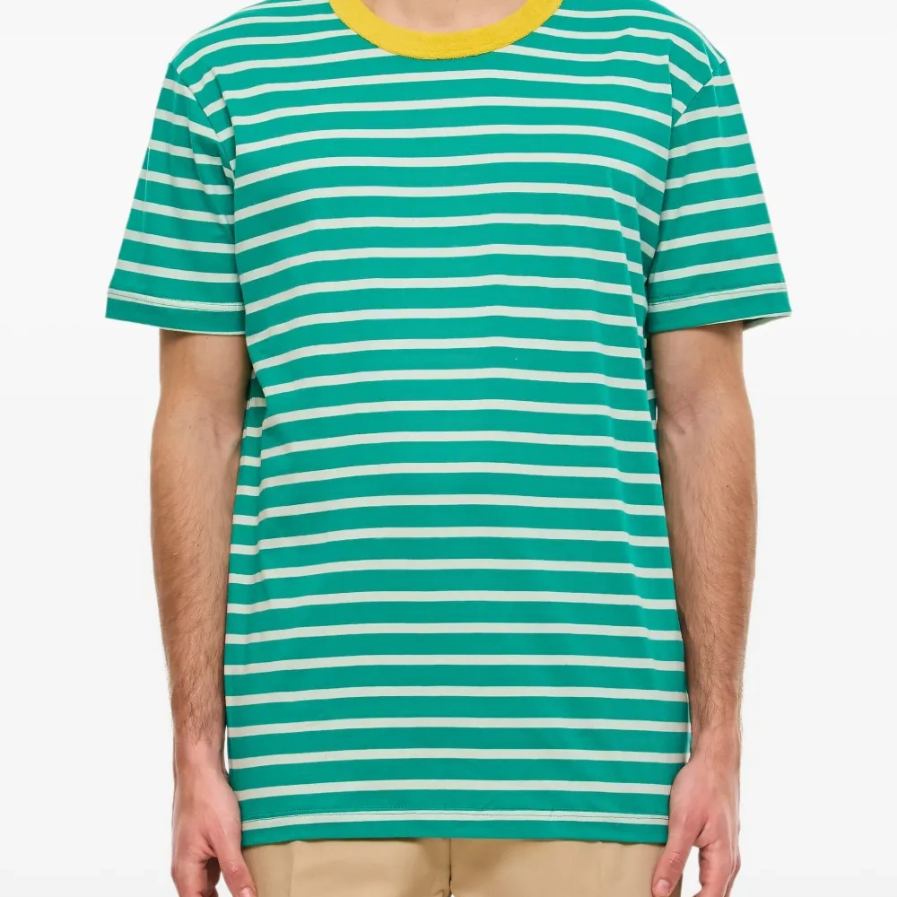 полосатая футболка с круглым вырезом