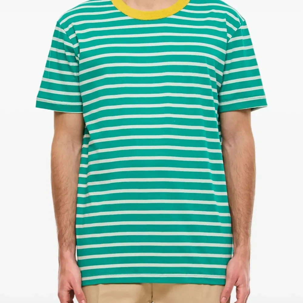 полосатая футболка с круглым вырезом