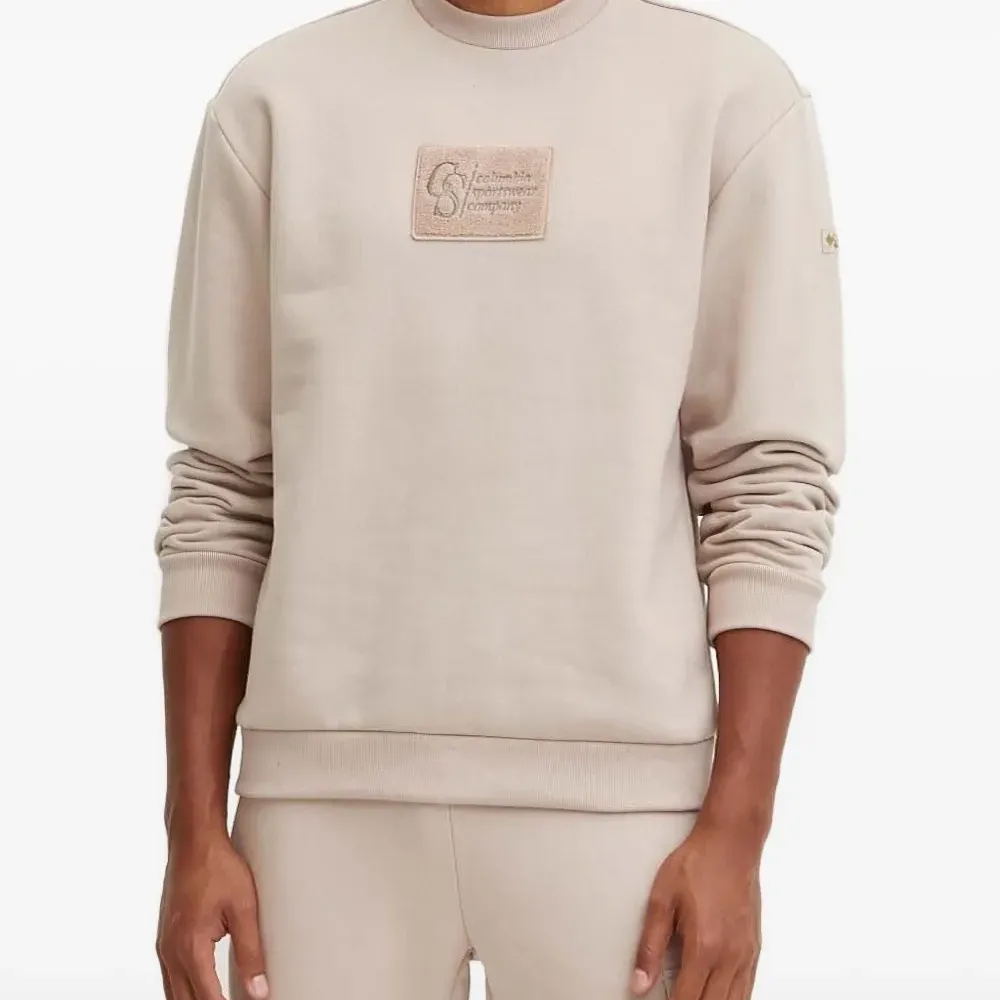 Толстовка с нашивкой-логотипом